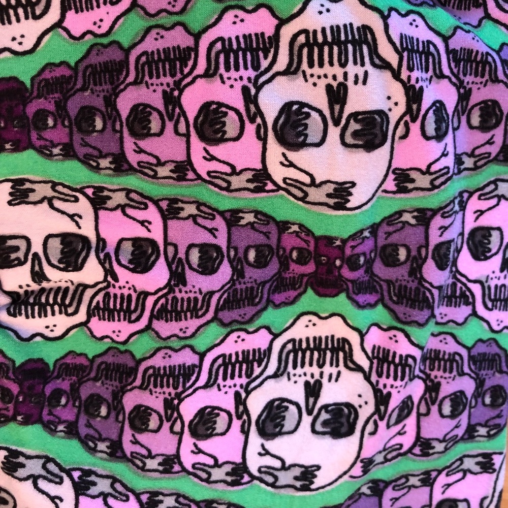 Lularoe purple green ombré skull leggings